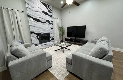 Northeast Carrollton House | 4B/2B Carrollton, TX - Contemporary Central Comfort