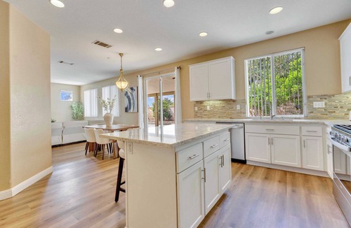 Fontana House | 4B Summit Haven Retreat｜Garage access｜Dedicated Workspace｜Pets Allowed #42360