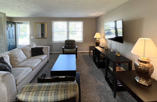 West Henrietta House | 4b2b house with new renovation 6mins drive to RIT