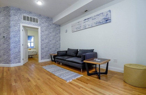Washington Park Apartment | 4BD 1.5BTH Comfy Newly Renovated Apt
