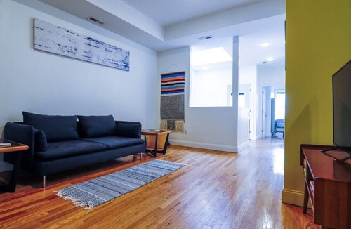 Washington Park Apartment | 4BD 1.5BTH Comfy Newly Renovated Apt