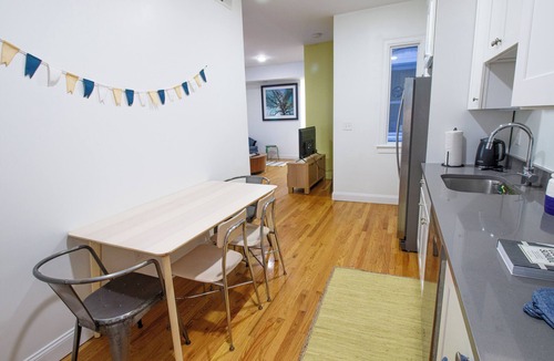 Roxbury Apartment | 4BD 1.5BTH Sunny Apt in Roxbury