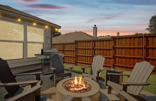 Saginaw House | 4BD 2BA Saginaw Sanctuary - Pool Firepit Laundry
