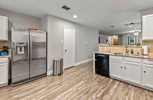 Frisco House | 4BD 2BTH Near Cowboys STAR, Soccer Hall of Fame & The National Video game Museum
