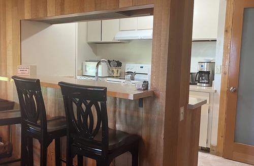 Lake Forest House | 4BD/3BA Northshore Condo Lakeview 2 Master Suites Sleeps up to 8 Great Value