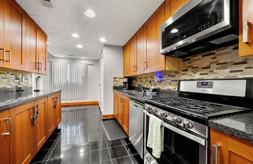 Norcross House | 4BD 3Bath Modern City Escape