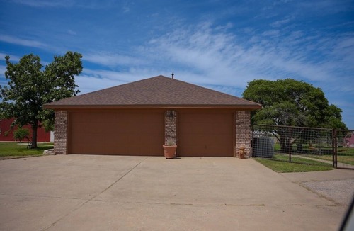 Amarillo House | 4BD, 3bath, W/Hot Tub, RV Hook-Up