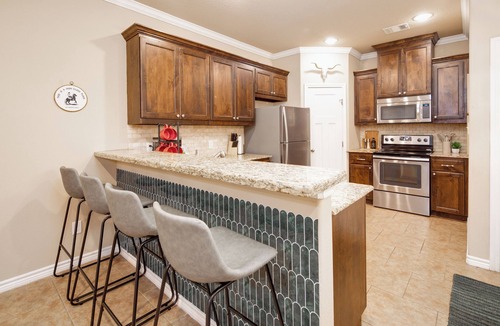 Quail Run Estates House | 4bd/4bath w/Community Pool & Beach Volleyball - 6mins to Kyle Field