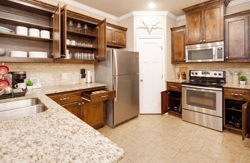 Quail Run Estates House | 4bd/4bath w/Community Pool & Beach Volleyball - 6mins to Kyle Field