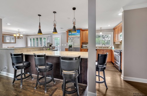 Fox Valley House | 4bd house, Hot-tub, full-basement, pool table & big yard,3 full bathroom.