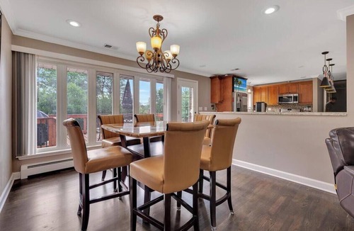 Fox Valley House | 4bd house, Hot-tub, full-basement, pool table & big yard,3 full bathroom.