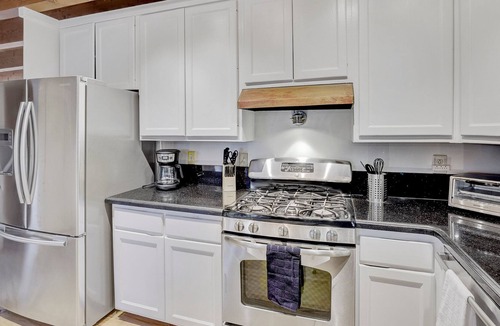 San Rafael House | 4BD Marin Retreat w/HotTub, Billiards, BBQ/Firepit