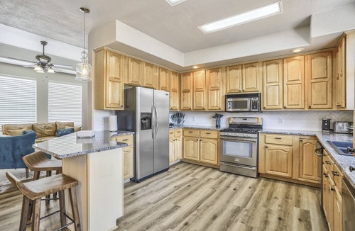 Rainbow Valley House | 4BD Modern Mountain Home, Breathtaking Views, Solace, Nature, Wifi, Hot Tub!