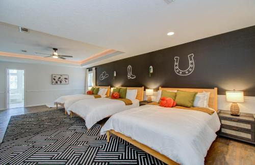 Conroe House | 4BD - Pool & Movie Theater - Lake Conroe Nearby
