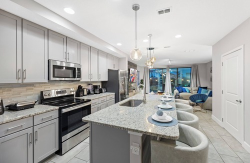 Eagle Pointe South House | 4BD Townhouse 5 minutes from Disney