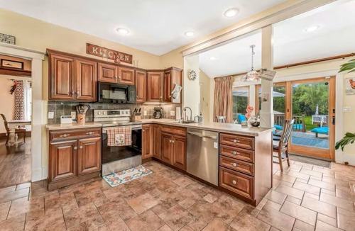 Warwick House | 4BD Ultimate Country Retreat w Pool in Warwick