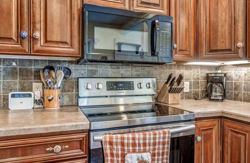 Warwick House | 4BD Ultimate Country Retreat w Pool in Warwick