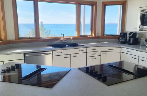 North Truro House | 4BD Waterfront Contemporary-RIGHT ON THE BEACH, A/C, Direct Access to Private Beach, Amazing Sunset & Water Views