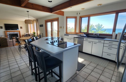 North Truro House | 4BD Waterfront Contemporary-RIGHT ON THE BEACH, A/C, Direct Access to Private Beach, Amazing Sunset & Water Views