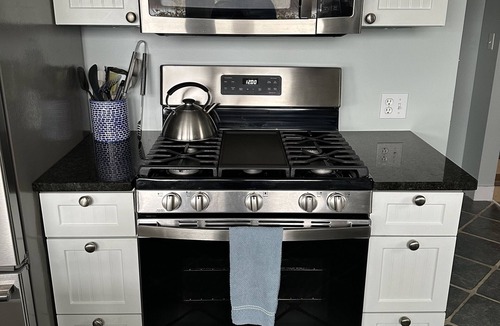 Suttons Bay Cottage | 4BDR/3BTH waterfront home, dock, firepit, sunsets & in the heart of winecountry