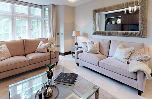 St. Pancras and Somers Town Apartment | 4bdr Flat well appointed and impeccably maintended