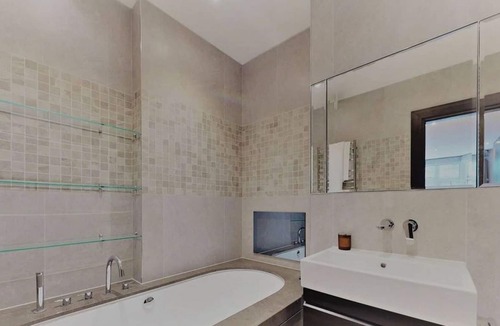 St. Pancras and Somers Town Apartment | 4bdr Flat well appointed and impeccably maintended