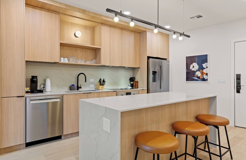 South Lamar Hotel | 4BDR South Lamar Stay w/Pool, Rooftop, Restaurant | The Code by AvantStay