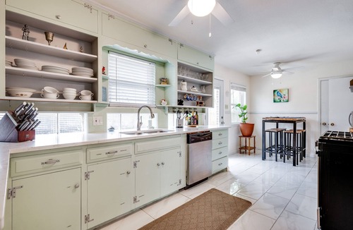 South Arlington House | 4BDRM 2BTH - PRIVATE HEATED 15' SWIM SPA & HOT TUB, FENCED YARD, FIRE PIT, SWING