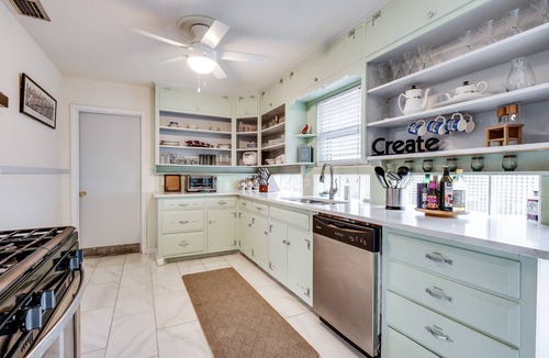 South Arlington House | 4BDRM 2BTH - PRIVATE HEATED 15' SWIM SPA & HOT TUB, FENCED YARD, FIRE PIT, SWING