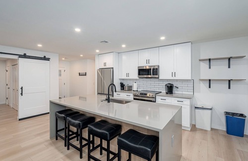 Kingston House | 4Bdrm 3ba Pickleball, Pool Table, Nearby Marina!