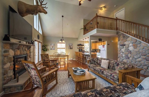 Lackawaxen Ski Chalet | 4BDRM Games Family Friendly Fire Pit Masthope