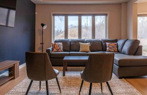 Niagara Falls House | 4Bed&25 Bath Brand new,Niagara Falls,Sleeps12