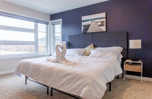 Niagara Falls House | 4Bed&25 Bath Brand new,Niagara Falls,Sleeps12
