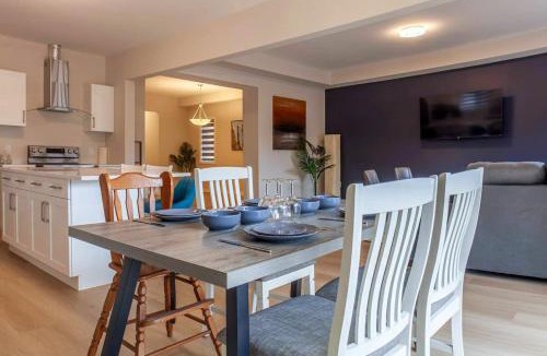 Niagara Falls House | 4Bed&25 Bath Brand new,Niagara Falls,Sleeps12