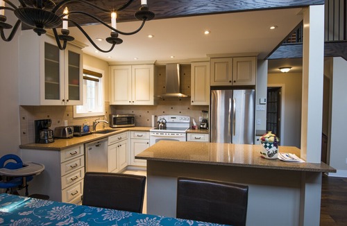 Wentworth-Nord Cabin | 4BED/2BATH/Jacuzzi Family Lakeside Cottage
