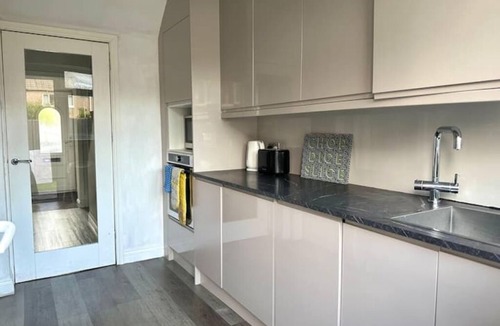 Bonnybridge House | 4Bed 2Bath Luxe + Home Cinema