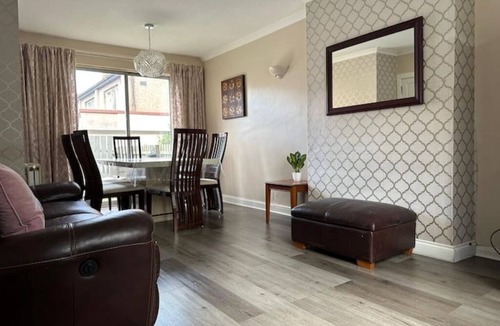 Bonnybridge House | 4Bed 2Bath Luxe + Home Cinema