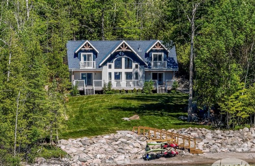 Lafontaine Cottage | 4bed 3bath Beach House Oasis on Georgian Bay! West Exposure!