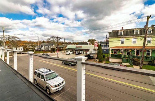 Fifth Ward House | 4Bed/3Bath Downtown Newport w/Rooftop Deck