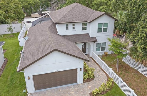 South Sarasota House | 4bed/4bath/2half bath with screened-in heated pool, 10 mins to Siesta Beach/Town