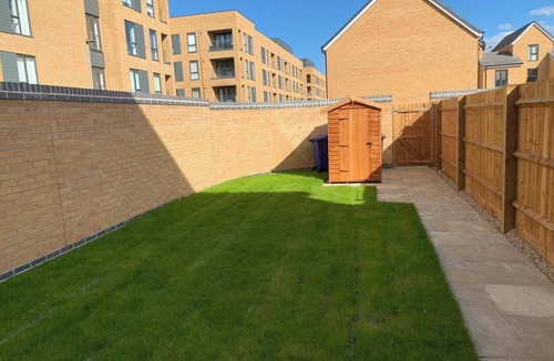 South Ockendon House | 4Bed House - Direct links into Central London