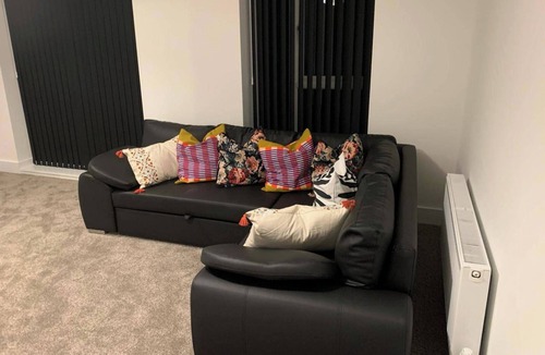 South Ockendon House | 4bed House - Direct Links Into Central London