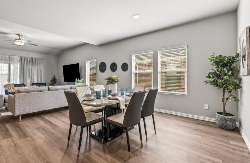 Farmersville Villa | 4Bed Luxury Getaway with Pool Table and Near Lake Lavon
