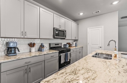 Farmersville Villa | 4Bed Luxury Getaway with Pool Table Lake