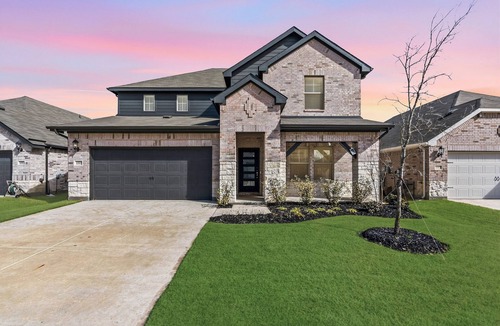 Farmersville Villa | 4Bed Luxury Getaway with Pool Table Lake