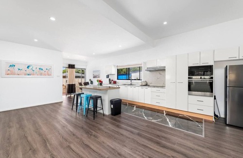 Wyong House | 4Bed Modern Oasis by Station