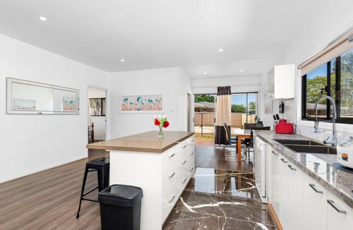 Wyong House | 4Bed Modern Oasis by Station