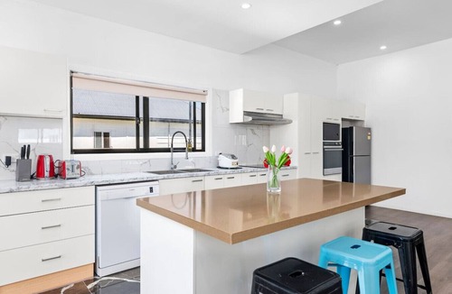 Wyong House | 4Bed Modern Oasis by Station