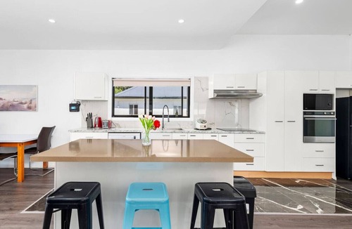 Wyong House | 4Bed Modern Oasis by Station