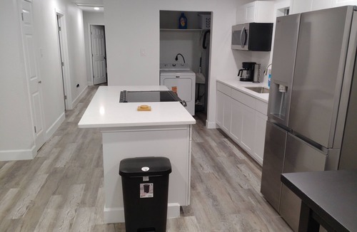 McNeil House | 4bedroom, HEB, Shopping Mall, 7Eleven, pet friendly yard, pkg 4 work trailers